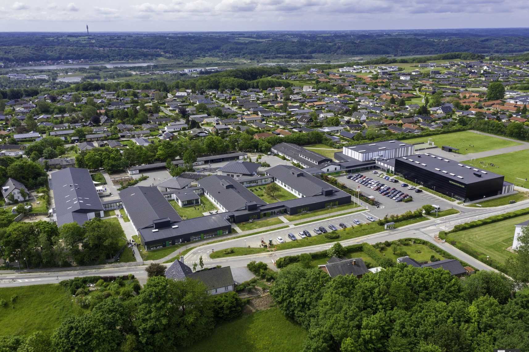 Luftfoto af skolen